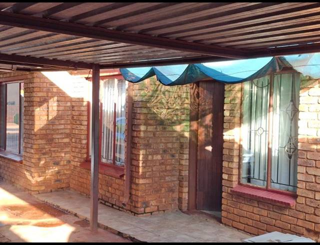 3 BEDROOM HOUSE FOR SALE IN SOSHANGUVE EAST